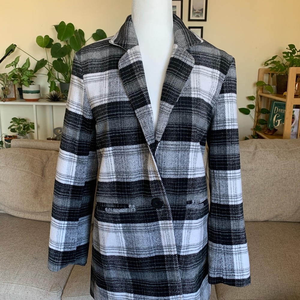 Plaid Fashion Jacket Coat- Brand “Available”- NWT!